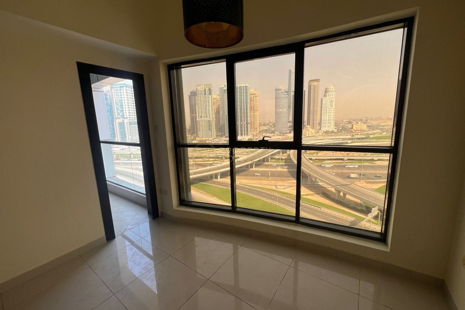 UNFURNISHED | PRIME LOCATION | VACANT 05/09